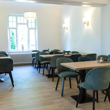 Am Haus 1 1 *