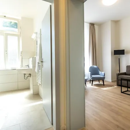 Am Haus 1 1 *