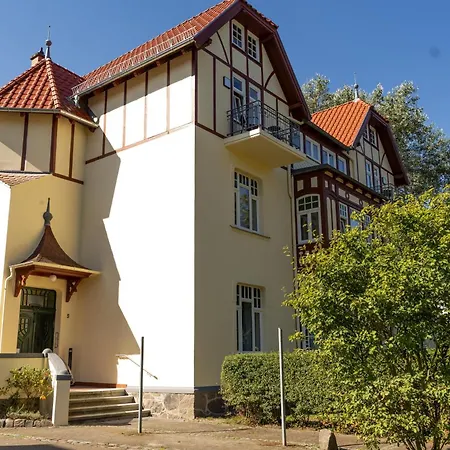 Am Haus 1 1 *