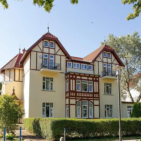 Am Haus 1 1 *